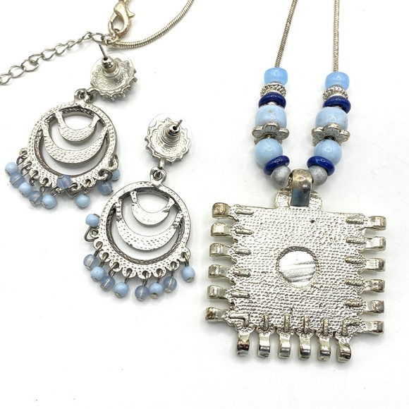 Silvertone Blue Beads With Square Pendant Necklace & Dangle Earrings Set - Picture 11 of 13